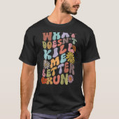 Groovy Retro What Doesn t Kill Me Better Run Word Tシャツ (正面)
