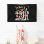 Groovy Schoolの最後の日は夏のために外出 横断幕 (インサイチュ)