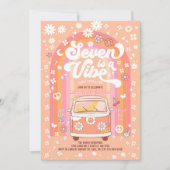 Groovy SevenはVibe Van Busの7歳の誕生日 招待状 (正面)