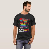 Groovy Shade Never Made Anybody Less Gay LGBTQ Pri Tシャツ (正面フル)