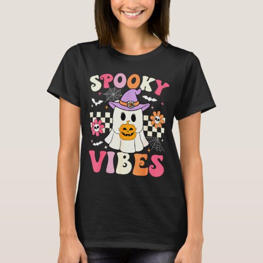 Groovy Soky Vibes Retro Ghost Holding Pumpkin Hall Tシャツ (正面)