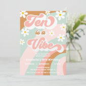 Groovy TenはVibeレトロなパステル10歳の誕生日 招待状 (スタンド正面)