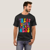 Groovy Treat People With Kindness Retro TPWK Trend Tシャツ (正面フル)