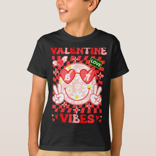 Groovy Valentine Vibes Happy Valentine's Day Girl  Tシャツ (正面)