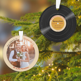 Groovy Vinylレコードの最初の結婚したクリスマスフォト オーナメント