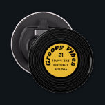 Groovy Vinyl Record Yellow Happy 21st Birthday 栓抜き<br><div class="desc">この祝ボトルオープナーとスタイルしクールて21歳の誕生日。おもしろいレトロなレコードデザインで、ボトルオープナーは「Groovy Vibes」と「Happy 21st Birthday」という言葉を表示する。追加の個人touchの名前でパーソナライズ</div>