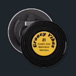 Groovy Vinyl Record Yellow Happy 21st Birthday 栓抜き<br><div class="desc">この祝ボトルオープナーとスタイルしクールて21歳の誕生日。おもしろいレトロなレコードデザインで、ボトルオープナーは「Groovy Vibes」と「Happy 21st Birthday」という言葉を表示する。追加の個人touchの名前でパーソナライズ</div>