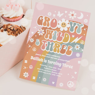 Groovy Wildと3つのHippie 3番目の誕生日パーティー 招待状