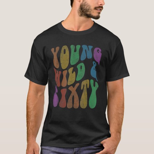 GROOVY YOUNG WILD & SIXTYレトロ60誕生日こんにちは Tシャツ (正面)