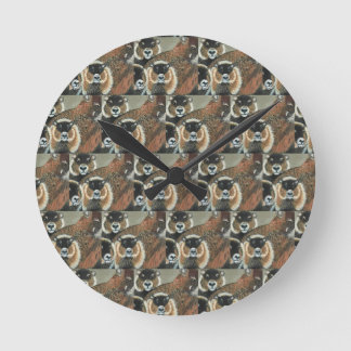 Groundhog Family Wall Clock, 20.3 cm Round Acrylic ラウンド壁時計