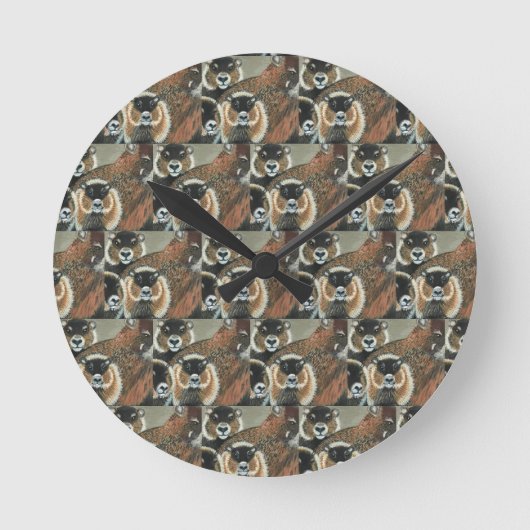 Groundhog Family Wall Clock, 20.3 cm Round Acrylic ラウンド壁時計 (正面)