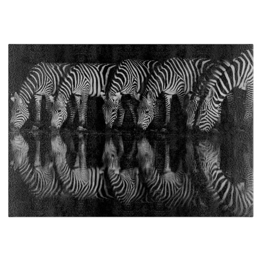 Group of Plains Zebra Drink Together at Night カッティングボード (正面)