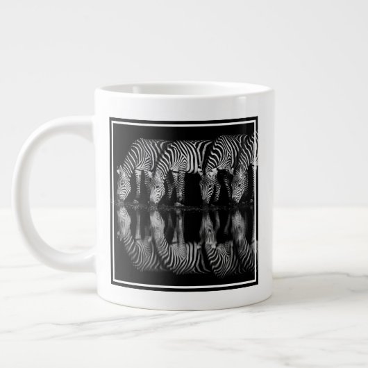 Group of Plains Zebra Drink Together at Night ジャンボコーヒーマグカップ (左)