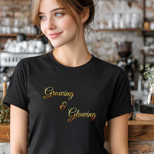 Growing & Glowing Gold Gradient Typography Tシャツ