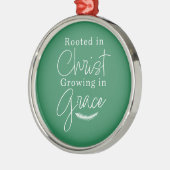Growing in Grace Green and White Round Christmas メタルオーナメント (左)