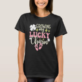 Growing My Lucky Charm St Patrick's Day Pregnancy Tシャツ (正面)