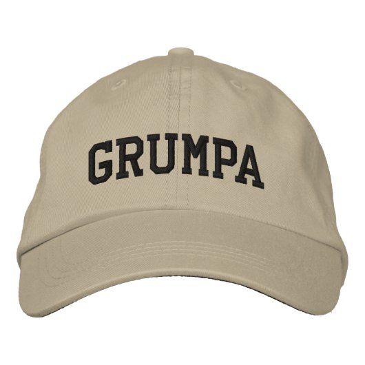 Grumpa | 黒い服を着たおもしろい怒ったおじいちゃん 刺繍入りキャップ (正面)