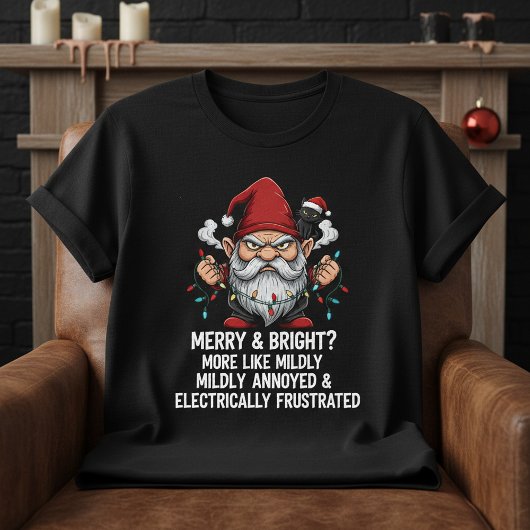 Grumpy Christmas Gnome Tangled Lights Black Cat Tシャツ