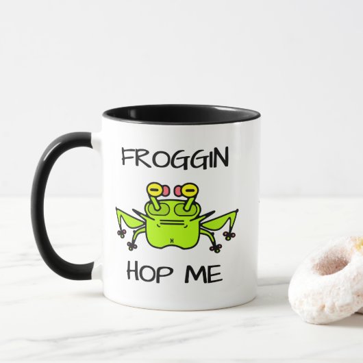 Grumpy Frog Weird Cartoon Creature マグカップ (ドーナツ)