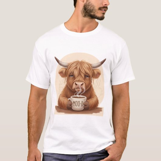 Grumpy Highland Cow Coffee Lover - Cute Fluffy Cow Tシャツ (正面)