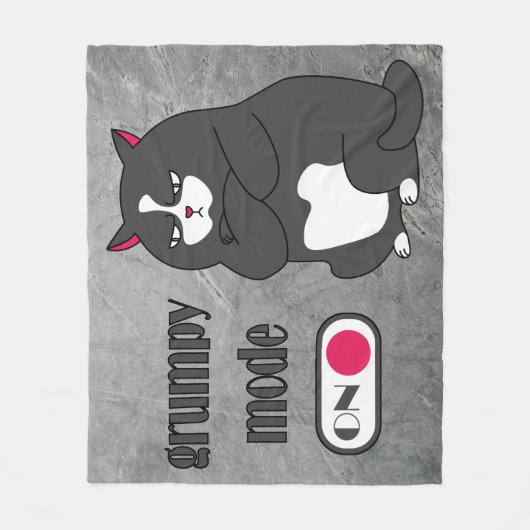 Grumpy mode on funny fat cat フリースブランケット (正面)