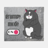 Grumpy mode on funny fat cat フリースブランケット (正面(横))