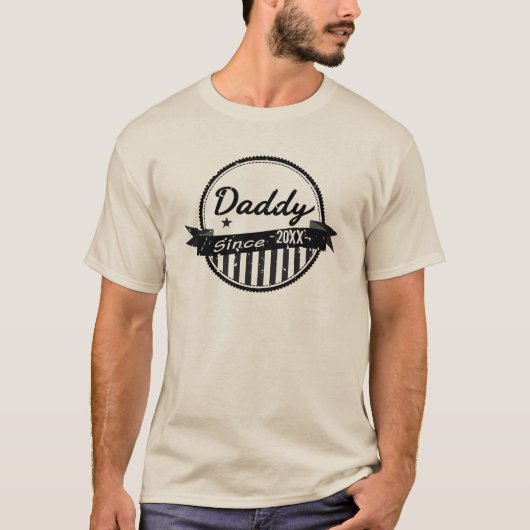 Grunge Daddy Since Year Banner Circle Tシャツ (正面)