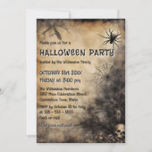 Grungy Spiderweb Skulls and Bare Tree Halloween 招待状 (正面)