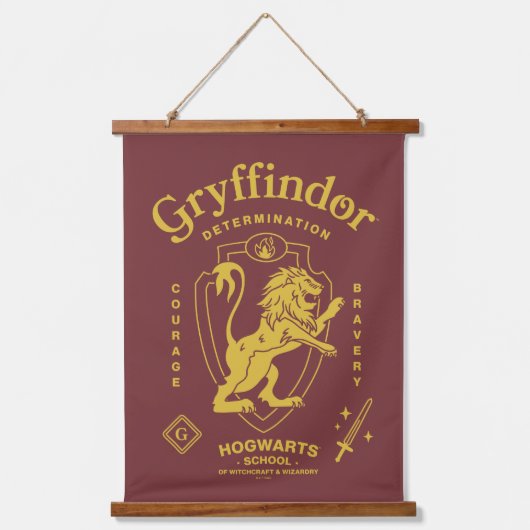 GRYFFINDOR™ 決意 勇気 勇敢 紋章 吊り下げ型タペストリー (正面)