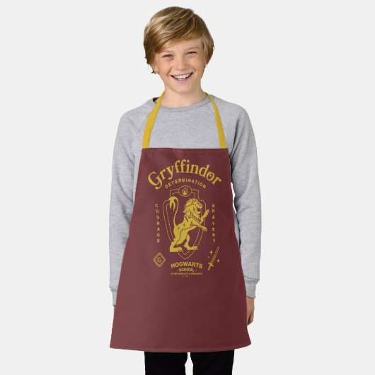 GRYFFINDOR™ Determination Courage Bravery Crest エプロン (着用した状態)