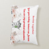 Guardian Angel Pair – Cute Wings Accent Pillow アクセントクッション (裏面(縦))