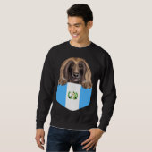 Guatemala Flag Afghan Hound Dog In Pocket スウェットシャツ (正面フル)
