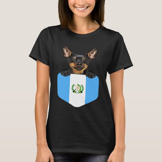 Guatemala Flag Miniature Pinscher Dog In Pocket Tシャツ (正面)