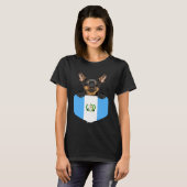 Guatemala Flag Miniature Pinscher Dog In Pocket Tシャツ (正面フル)