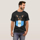 Guatemala Flag Miniature Pinscher Dog In Pocket Tシャツ (正面フル)