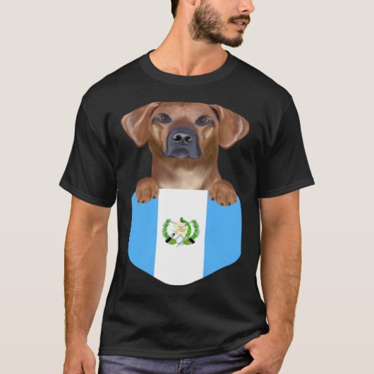 Guatemala Flag Rhodesian Ridgeback Dog In Pocket Tシャツ (正面)