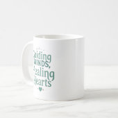 Guiding Minds, Healing Hearts – スクールカウンセラー コーヒーマグカップ (正面左)
