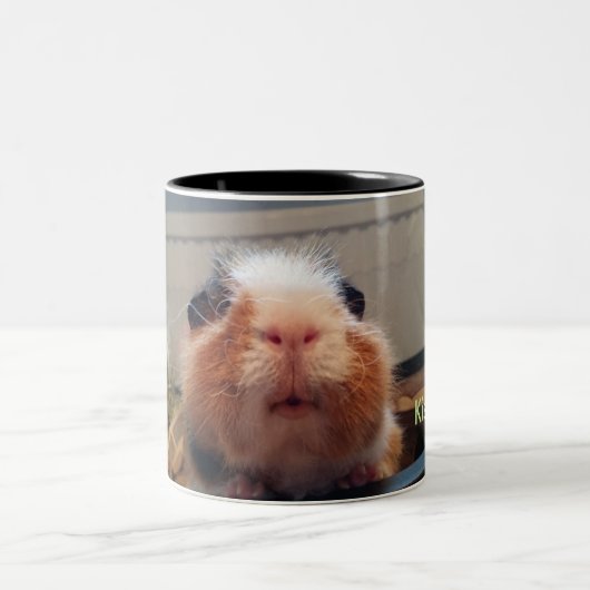 Guinea pig kiss mug ツートーンマグカップ (中央)