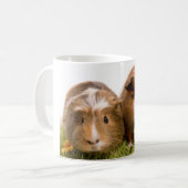 guinea pigs on a lawn コーヒーマグカップ (正面左)