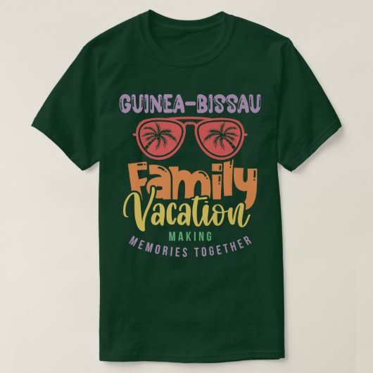 Guineabissau Family Vacation Matching Outfit  Tシャツ (デザイン正面)