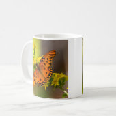 Gulf Fritillary aka Passion Butterfly on Goldenrod コーヒーマグカップ (正面左)