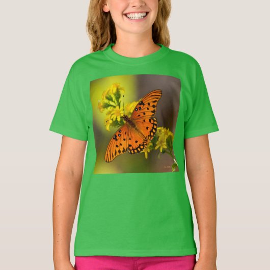 Gulf Fritillary aka Passion Butterfly on Goldenrod Tシャツ (正面)