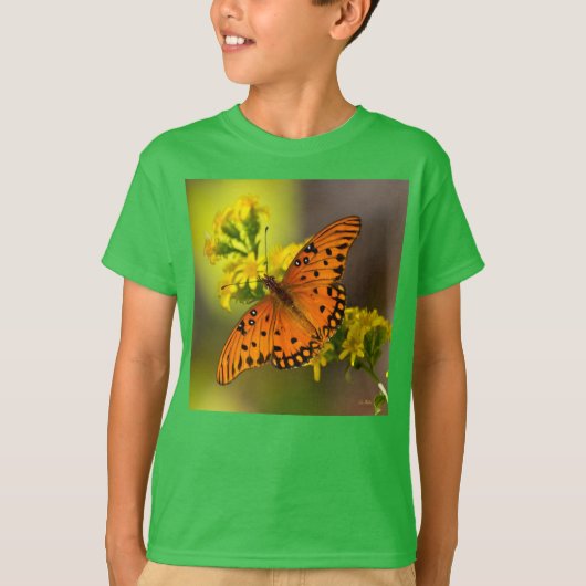 Gulf Fritillary aka Passion Butterfly on Goldenrod Tシャツ (正面)