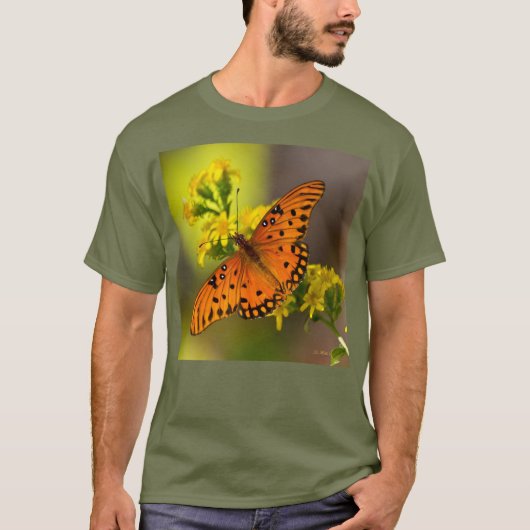 Gulf Fritillary aka Passion Butterfly on Goldenrod Tシャツ (正面)