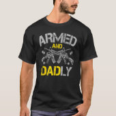 Gun American Flag  Armed And Dadly  Deadly Fathers Tシャツ (正面)