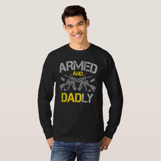 Gun American Flag  Armed And Dadly  Deadly Fathers Tシャツ (正面フル)