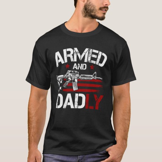 Gun American Flag  Armed And Dadly  Deadly Fathers Tシャツ (正面)