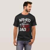 Gun American Flag  Armed And Dadly  Deadly Fathers Tシャツ (正面フル)