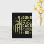 Guns Don't Kill People Dads With Pretty Daughters  カード (黄色い花)