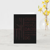 Guns Don't Kill People Dads With Pretty Daughters  カード (黄色い花)